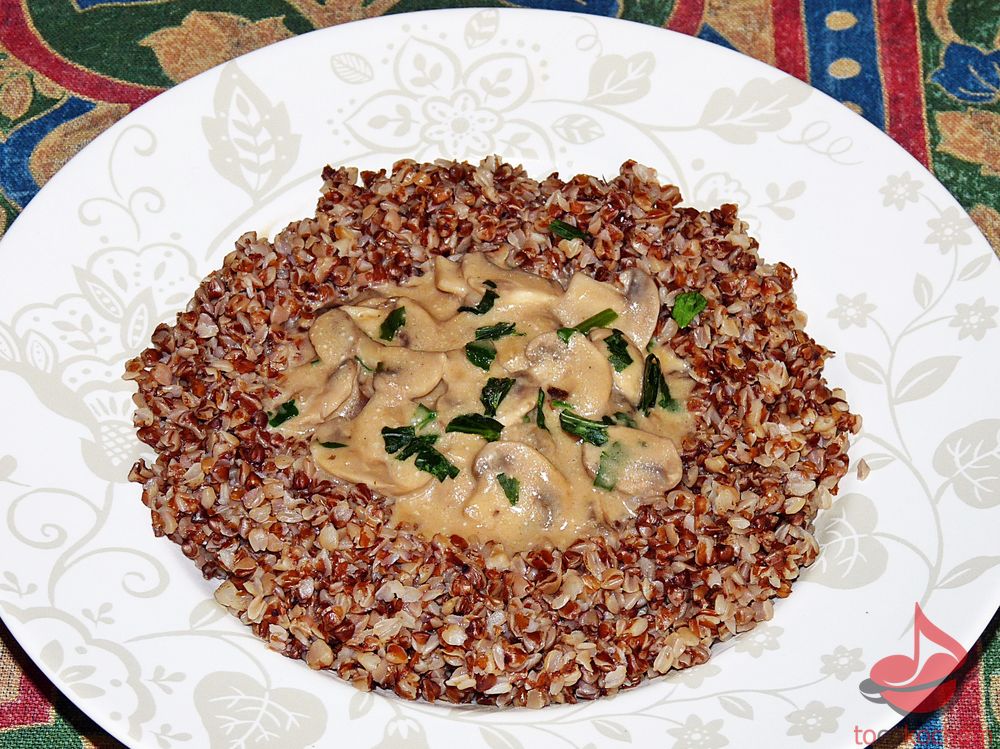 Gulasz pieczarkowy z kaszą gryczaną tocokocham.com