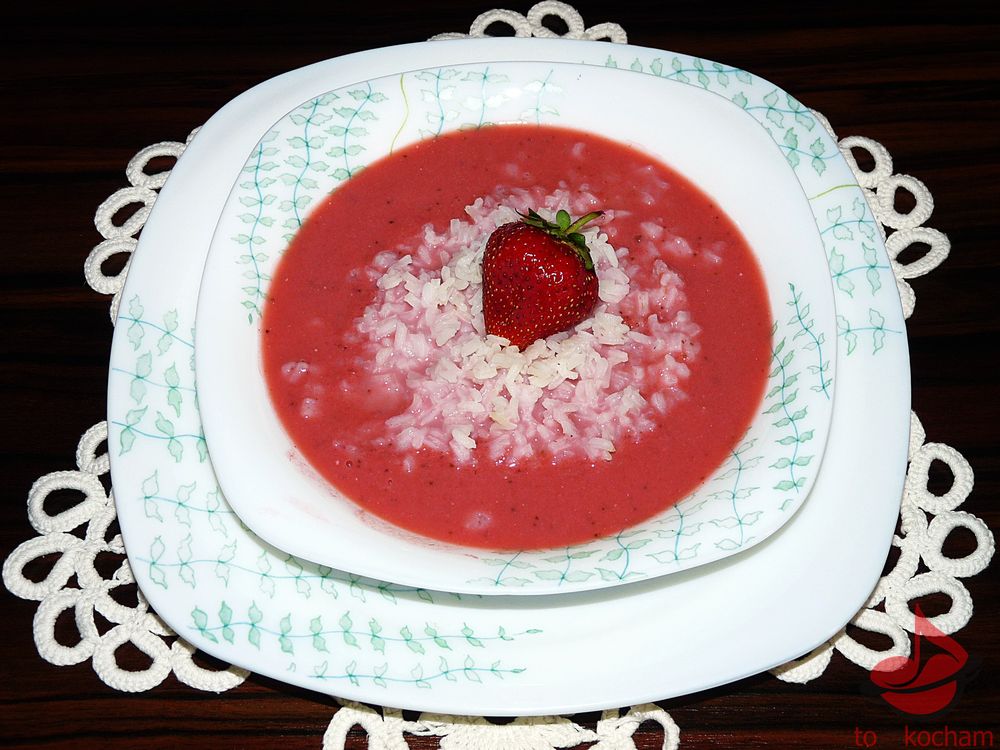 Zupa truskawkowa z fetą  i ryżem tocokocham.com