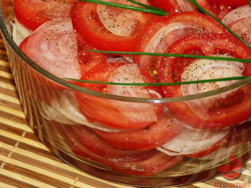 Pomidory marynowane cebulą tocokocham.com