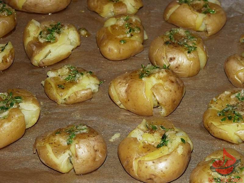 Pieczone ziemniaki czosnkowo-tymiankowe tocokocham.com