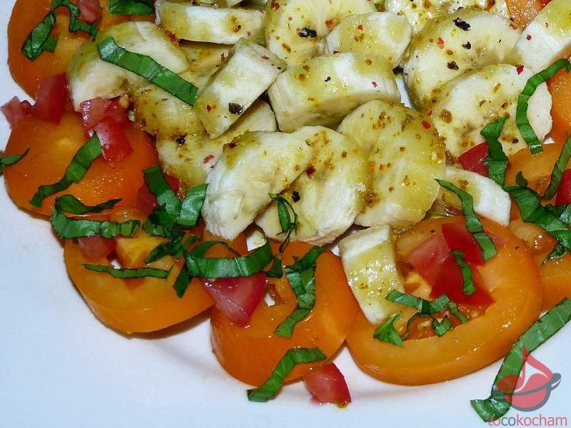 Wyśmienita sałatka z pomidorem i bananem tocokocham.com